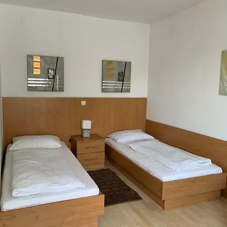 Konukevi Steinbichler - Und Check In 24-7 3*