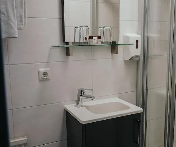 Steinbichler - Und Check In 24-7 Vendégház Graz